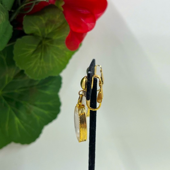 Minimalist Glass Cameo Vintage Clip On Earrings - Picture 3 of 5